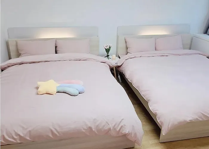 New Hongdae Station, 30sec To Subway, Elevator Available, One Minute From Olive Young * Seoul