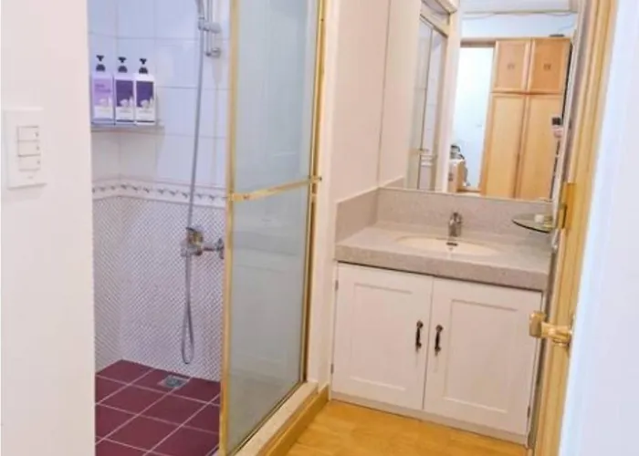 New Hongdae Station, 30sec To Subway, Elevator Available, One Minute From Olive Young