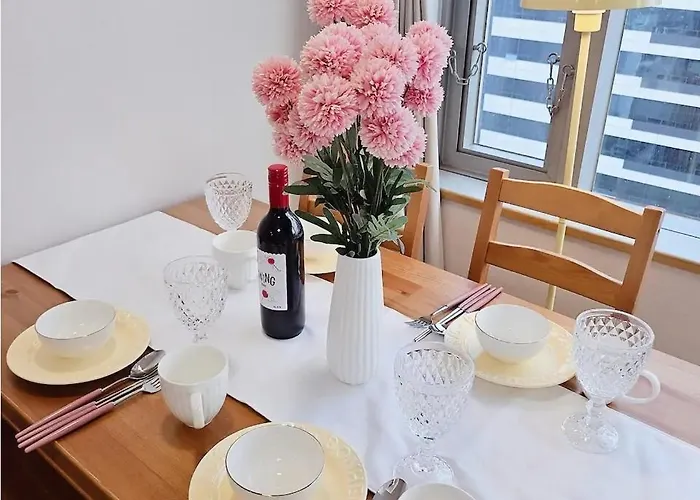 New Hongdae Station, 30sec To Subway, Elevator Available, One Minute From Olive Young Apartment