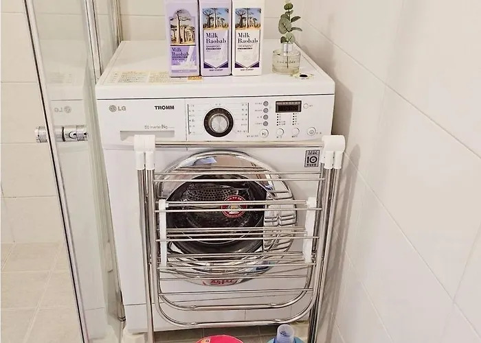 New Hongdae Station, 30sec To Subway, Elevator Available, One Minute From Olive Young Apartment *