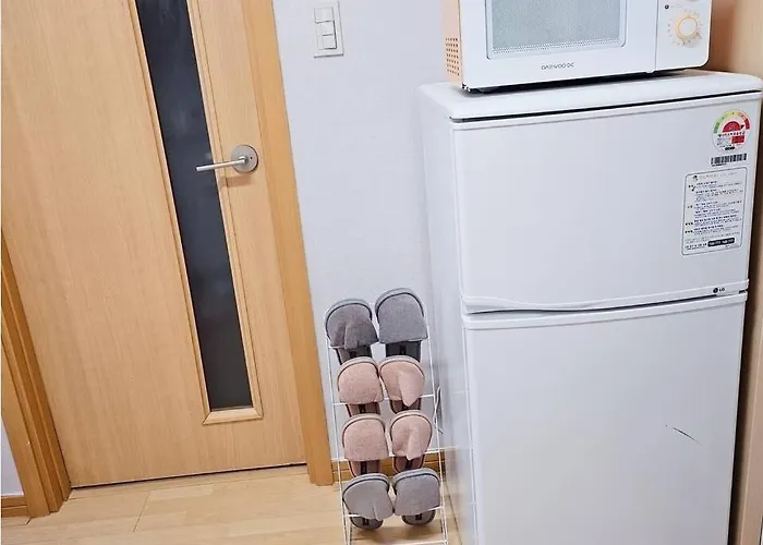 New Hongdae Station, 30sec To Subway, Elevator Available, One Minute From Olive Young Apartment