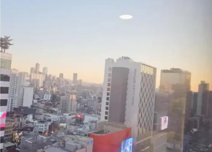 Apartment New Hongdae Station, 30sec To Subway, Elevator Available, One Minute From Olive Young Seoul