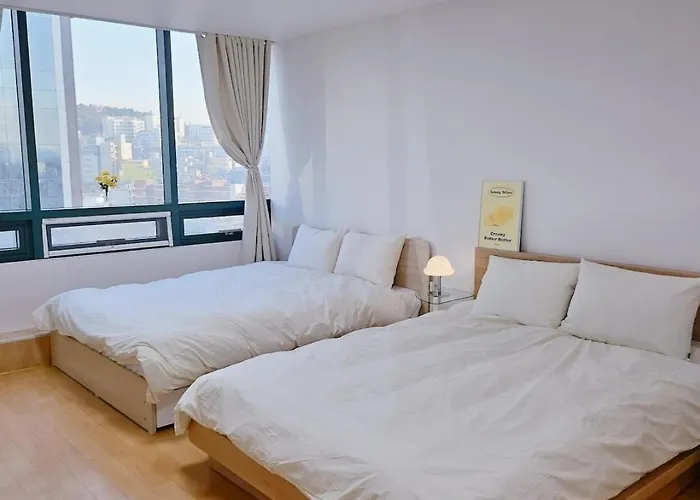 Apartment New Hongdae Station, 30sec To Subway, Elevator Available, One Minute From Olive Young Seoul