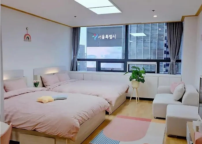 Apartment New Hongdae Station, 30sec To Subway, Elevator Available, One Minute From Olive Young