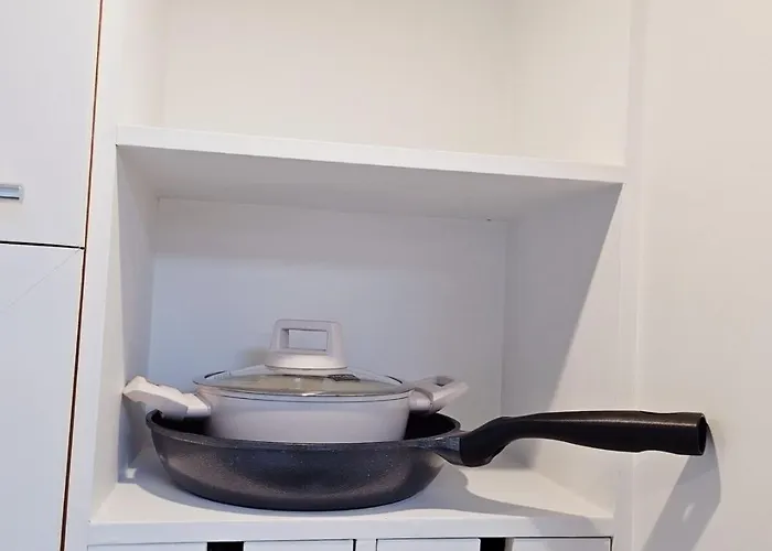 New Hongdae Station, 30sec To Subway, Elevator Available, One Minute From Olive Young * Seoul