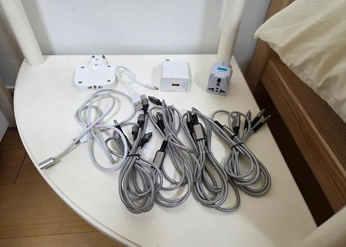 Apartment New Hongdae Station, 30sec To Subway, Elevator Available, One Minute From Olive Young Seoul