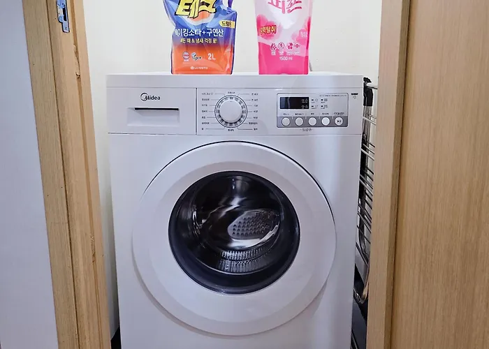 New Hongdae Station, 30sec To Subway, Elevator Available, One Minute From Olive Young